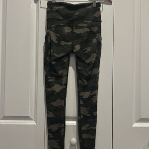 CAMO LULULEMON ATHLETIC LEGGINGS